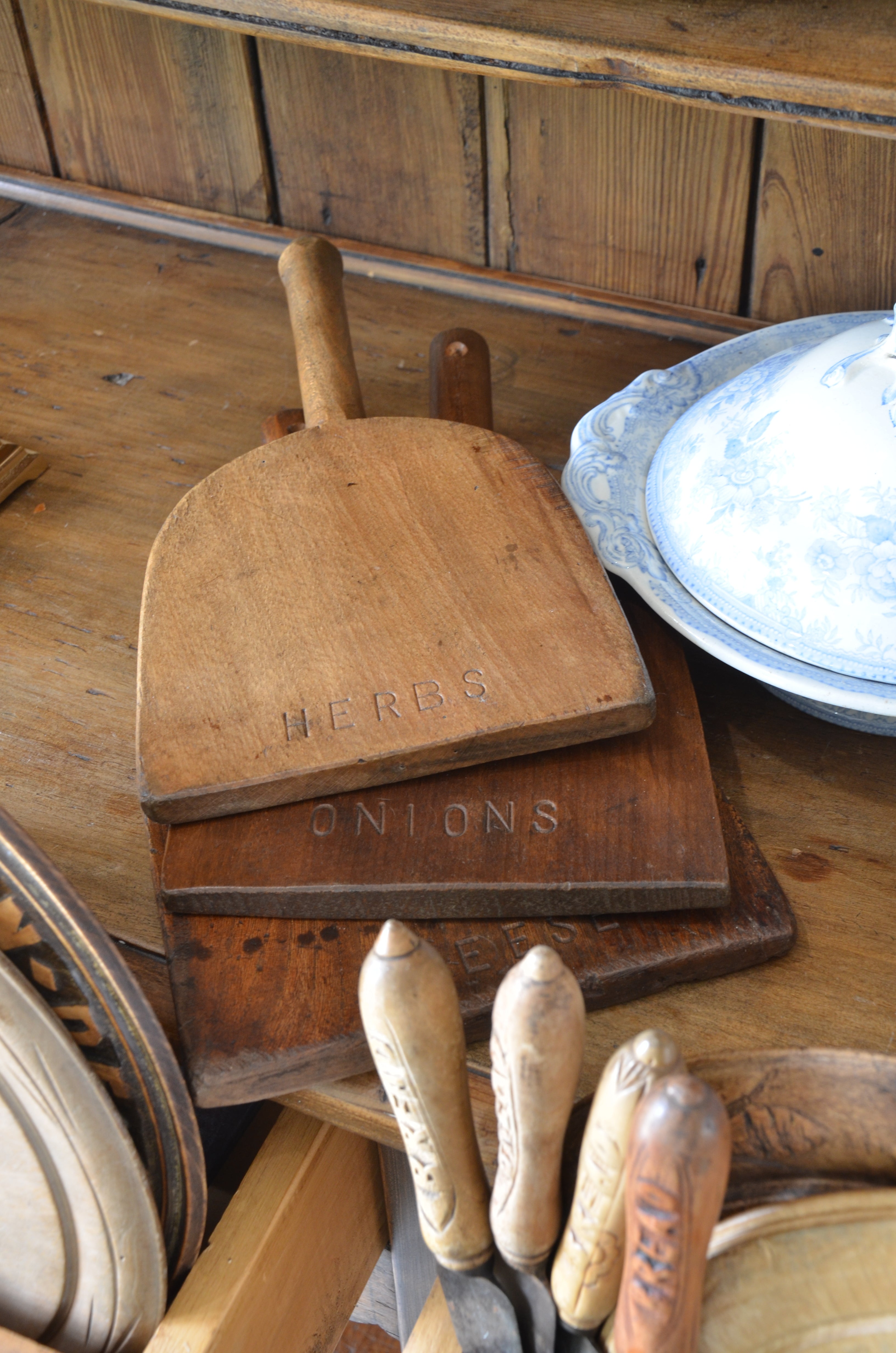 Weekly Vine and Branch Antique Collection
