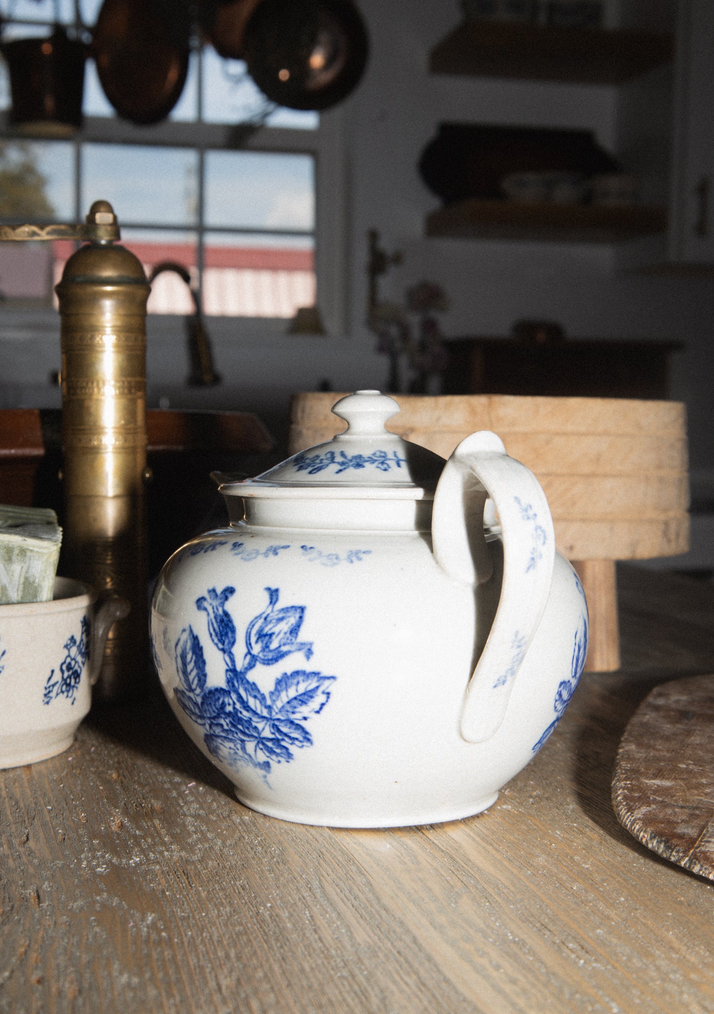 Saint Uze Tea Pot