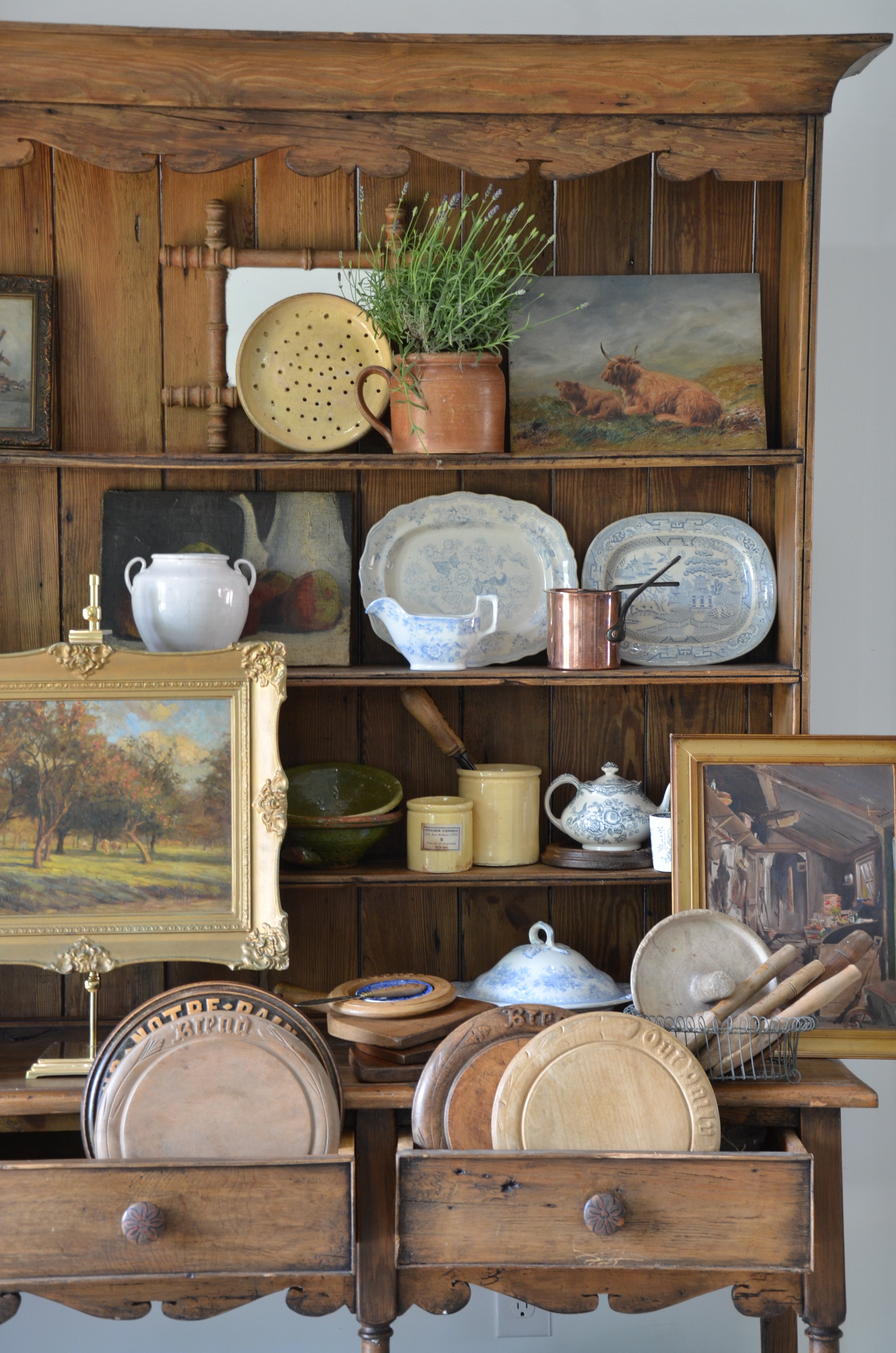 Weekly Vine and Branch Antique Collection
